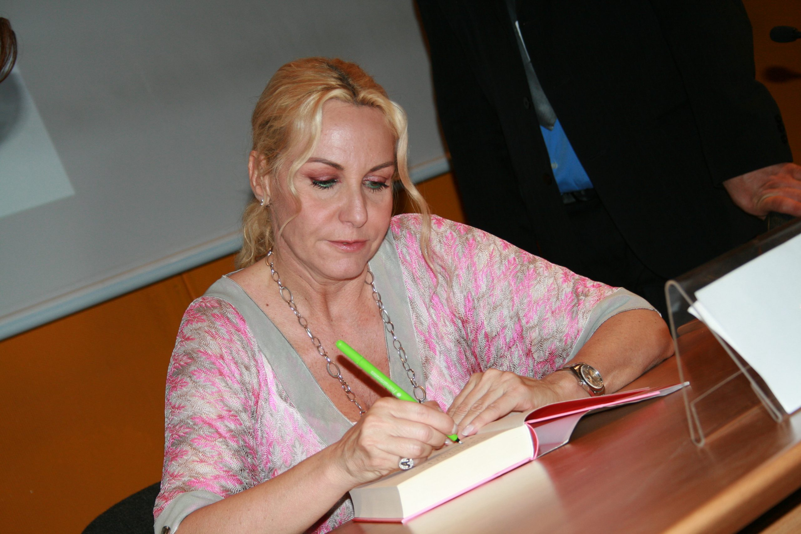 Antonella Clerici condivide un messaggio importante sulla prevenzione sanitaria