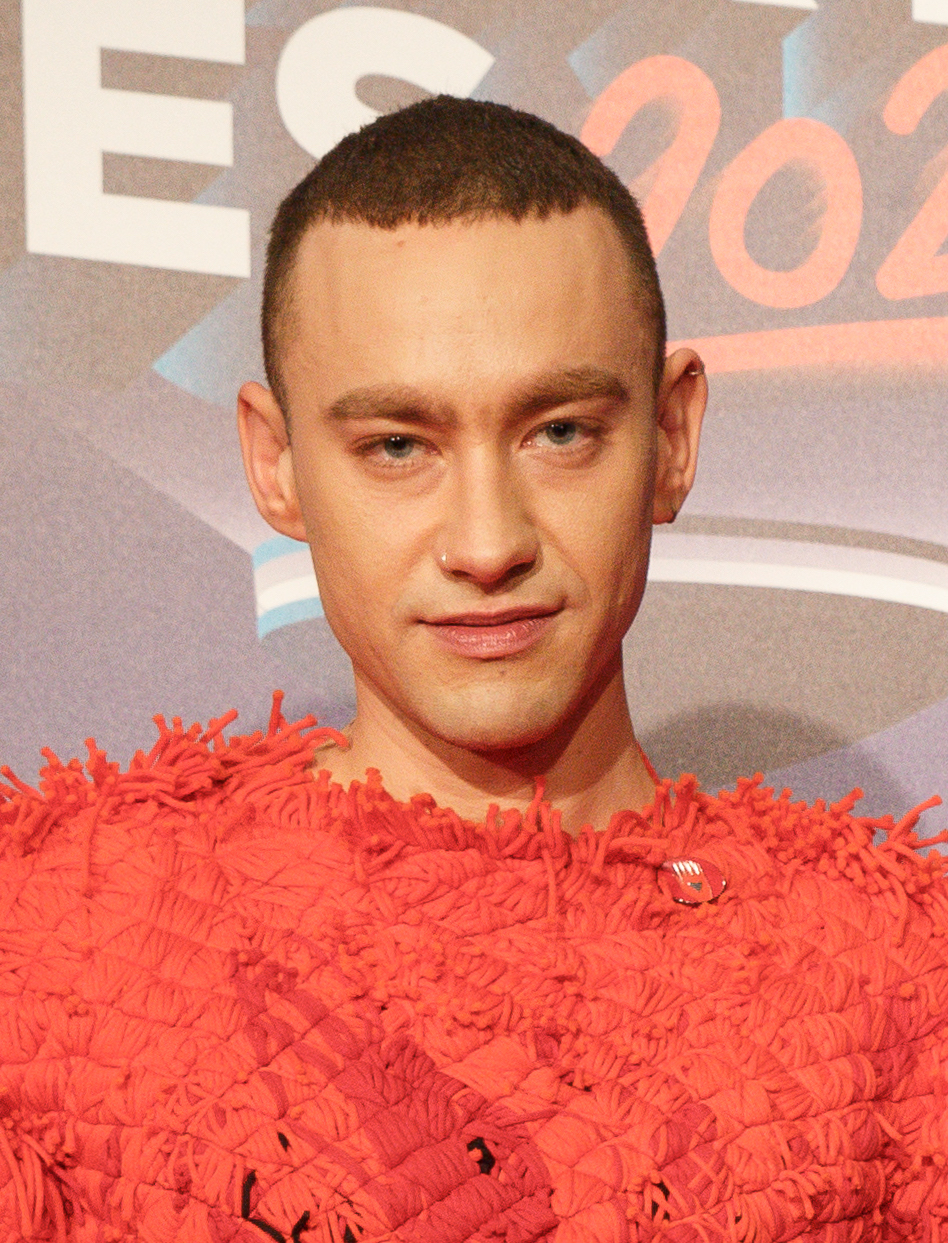 L’Eurovision 2025: Olly declina l’invito, lasciando spazio ad altri talenti