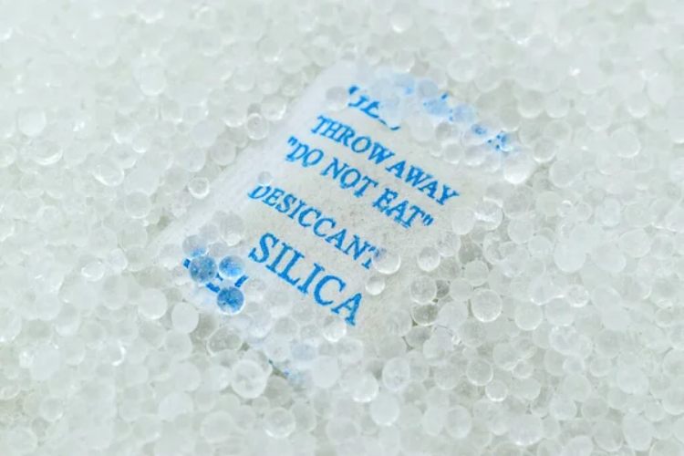 sacchetto-gel-silice-depositphotos-piemontetopnews.it