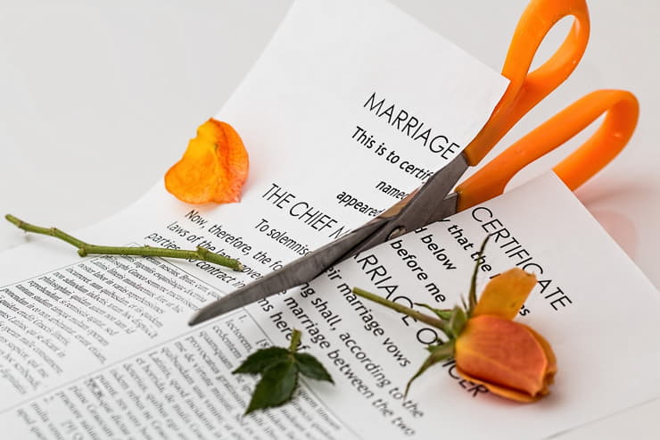Il contratto di matrimonio strappato - Foto Pixabay - Emmepress.com