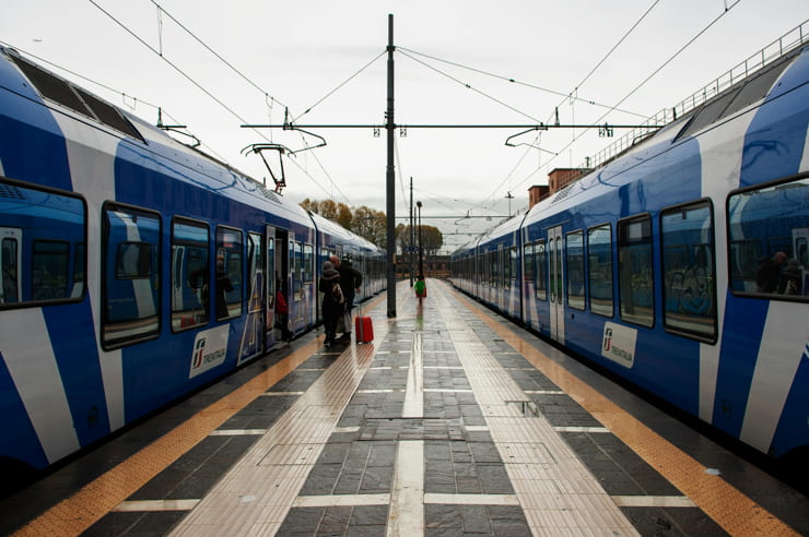 L'arrivo di un treno in stazione - Foto Pexels - Emmepress.com