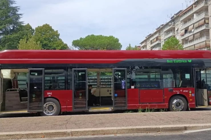 Un autobus dell'Atac di Roma - Foto Instagram - Emmepress.com