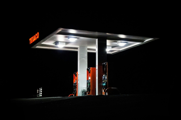 Un distributore di benzina - Foto Pexels - Emmepress.com