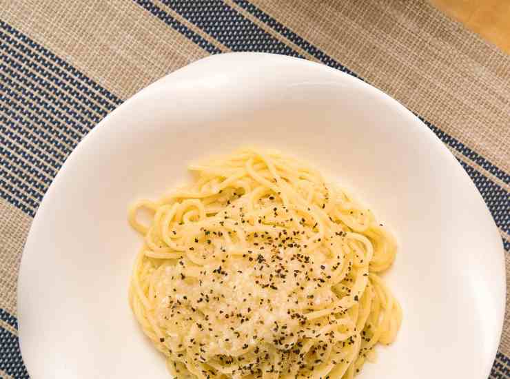 Pasta cacio e pepe - pexels - emmepress