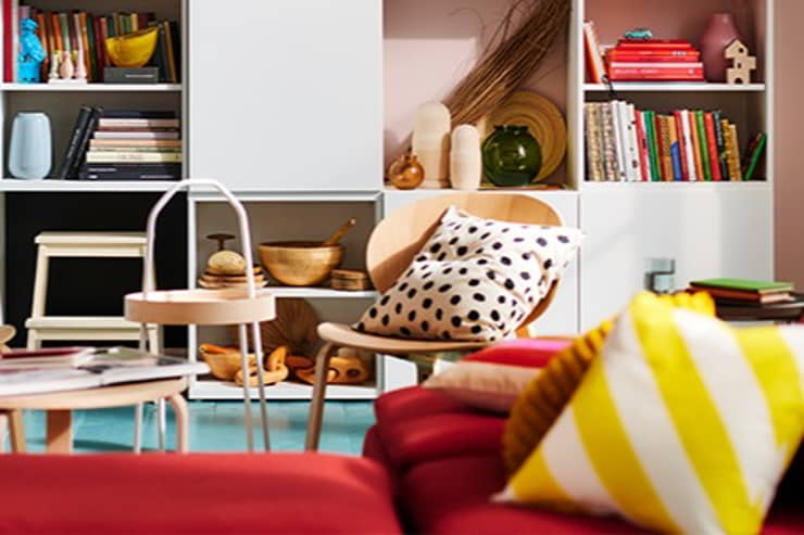 Un salotto arredato con i mobili dell'Ikea - Foto Facebook - Emmepress.com