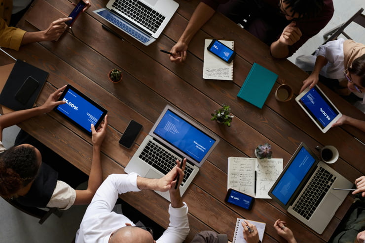 Una riunione di lavoro - Foto Pexels - Emmepress.com