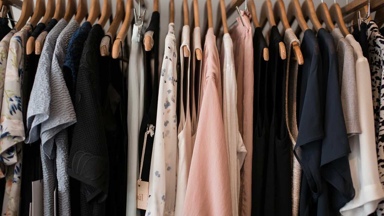 vestiti - pexels- emmepress