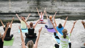 Una lezione di yoga - Foto Pixabay - Emmepresse.com
