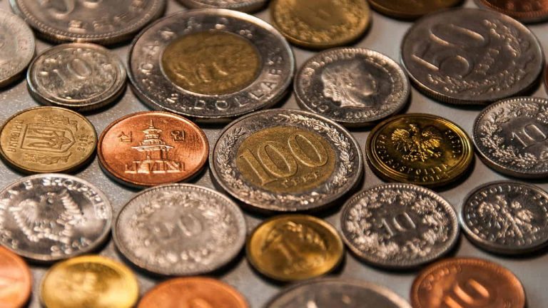Una serie di monete - Foto Pixabay - Emmepresse.com