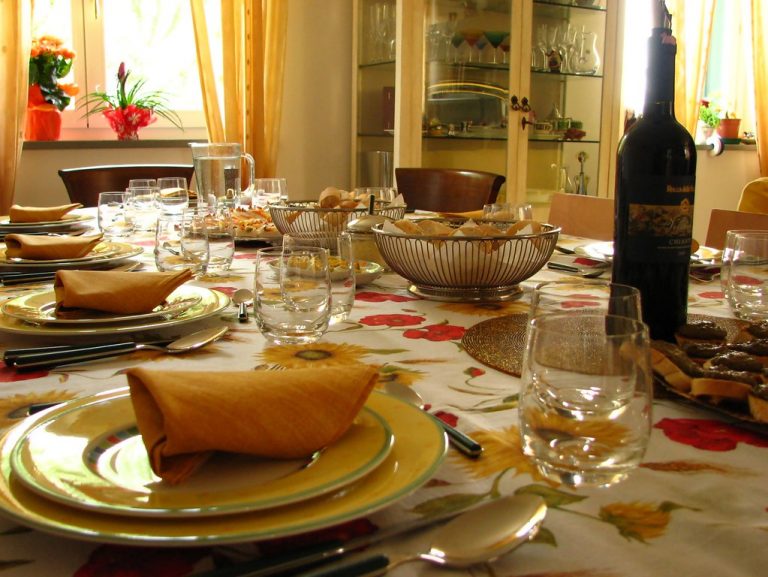 Un’Arca di Risate al Teatro della Luna: Gianluca Guidi in “Aggiungi un posto a tavola”!