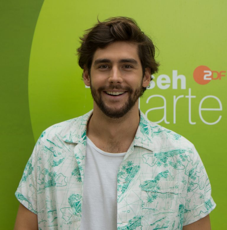 Il nuovo album di Alvaro Soler: un mare di colori e sogni musicali