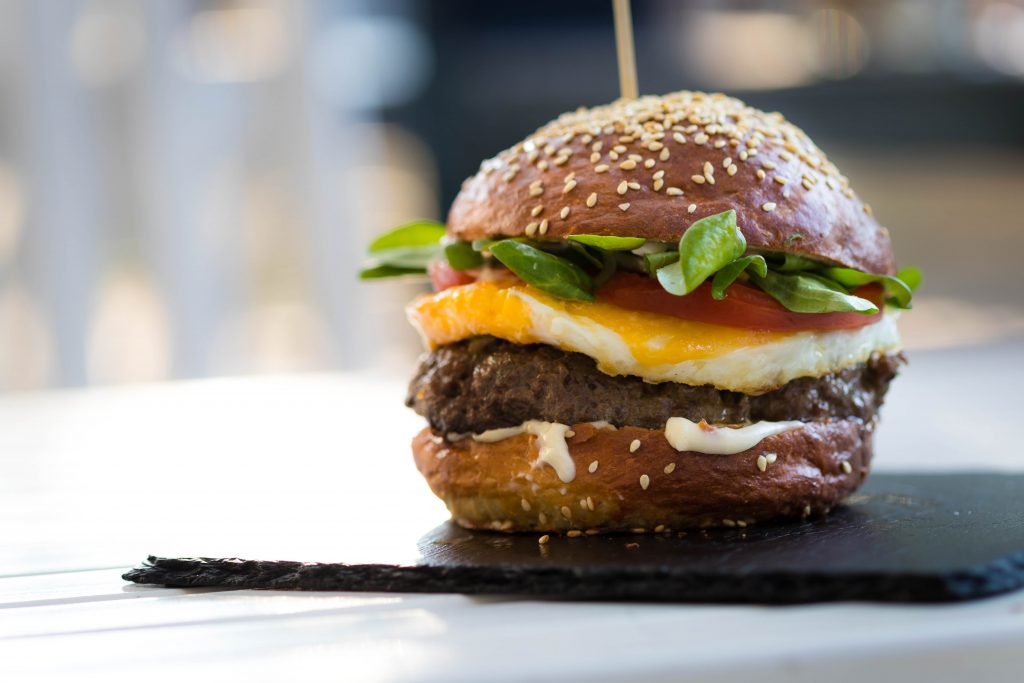 Deliziosi Burger di Ceci e Farro con Cime di Rapa: Ricetta Vegana