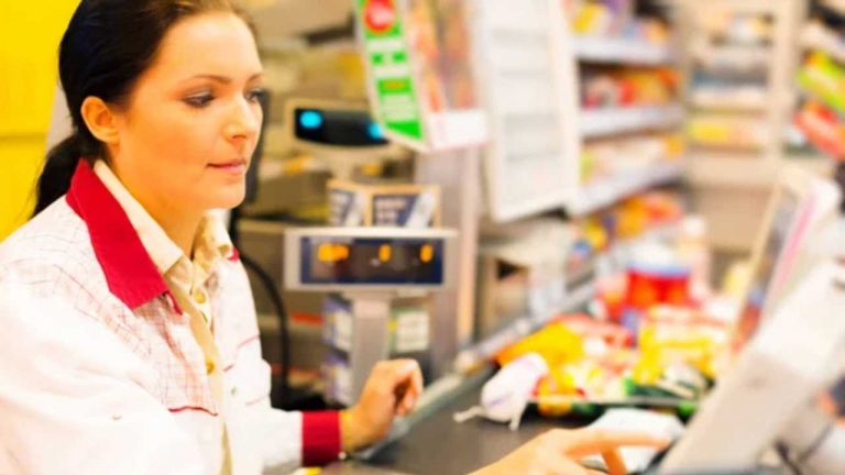 “Ho una brutta notizia per te” | Addio alle banconote da 20 euro: da oggi i commercianti le possono rifiutare