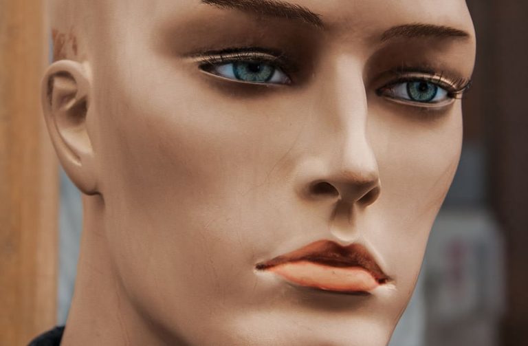 La forza di Stella in “Io resto così” di Debora Scalzo