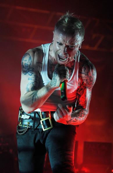 Keith Flint, frontman dei Prodigy: una vita tra musica e tragedia