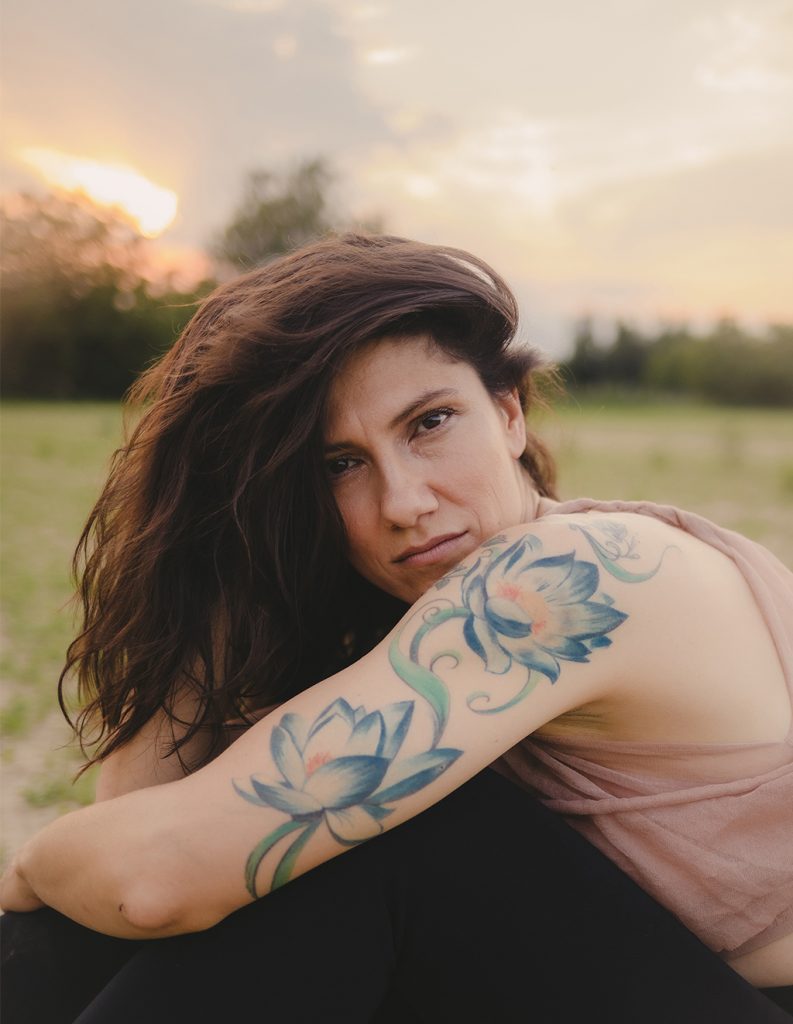 Elisa e la forza interiore: un messaggio di speranza e solidarietà