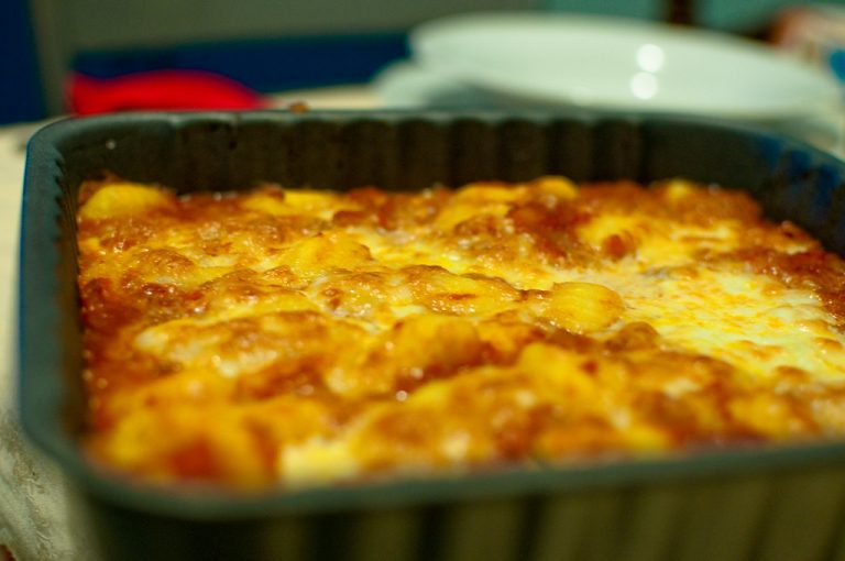 Gnocchi di Semolino agli Spinaci e Timo con Salsa di Avena e Carote: Ricetta Vegana