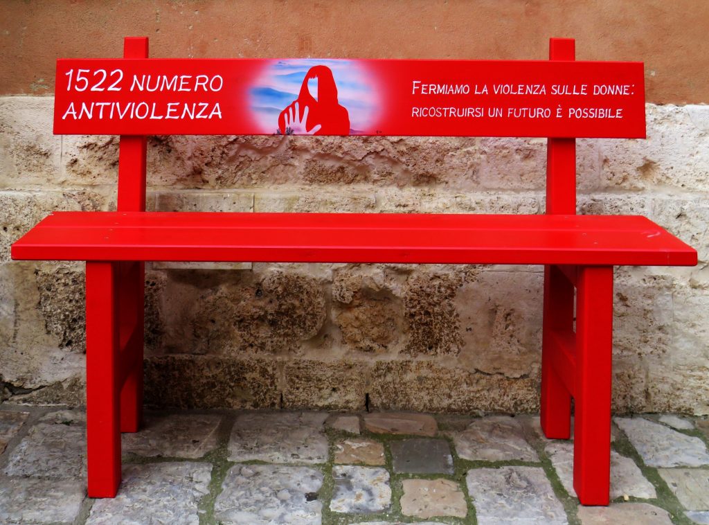 # Combattere la Violenza di Genere: Un Approccio Multisfaccettato