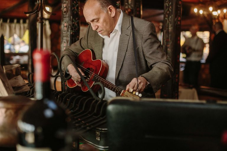 Un omaggio musicale al nonno: il nuovo singolo di Donato Santoianni per la Festa dei Nonni