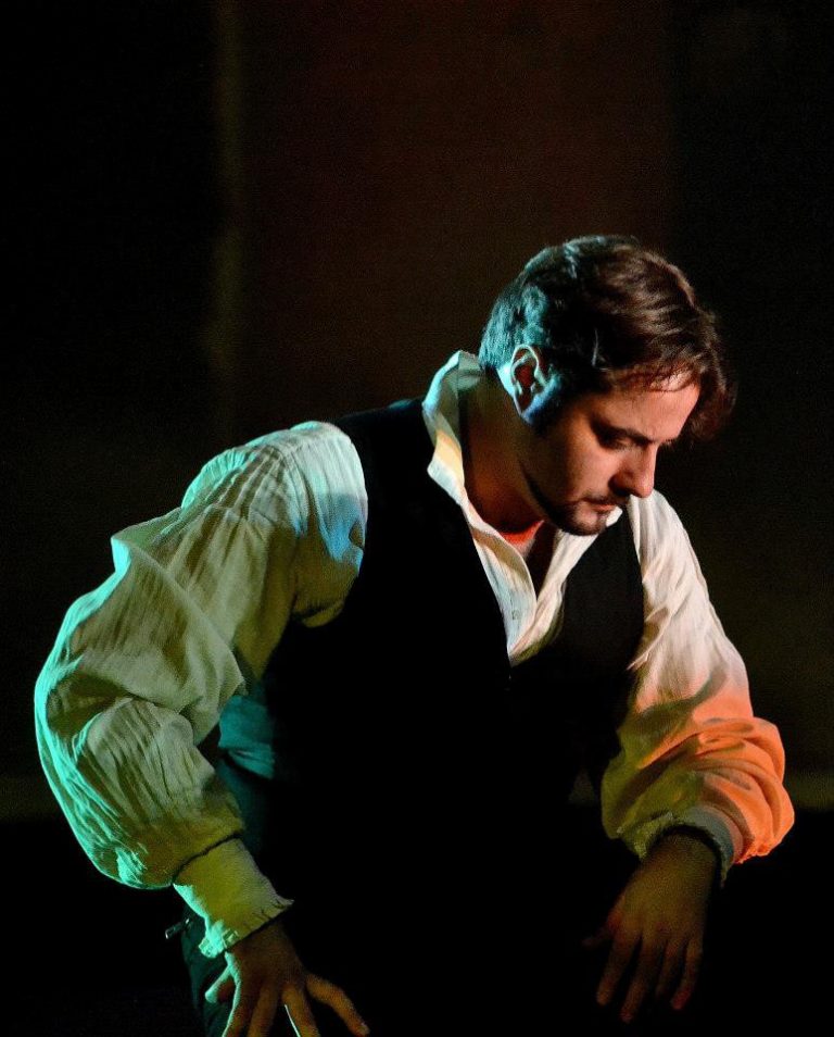 Il tenore Cremonini incarna Yunus nell’opera “27 dollari”