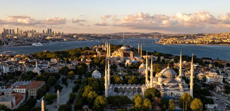 Istanbul: Un Viaggio Tra I Secoli