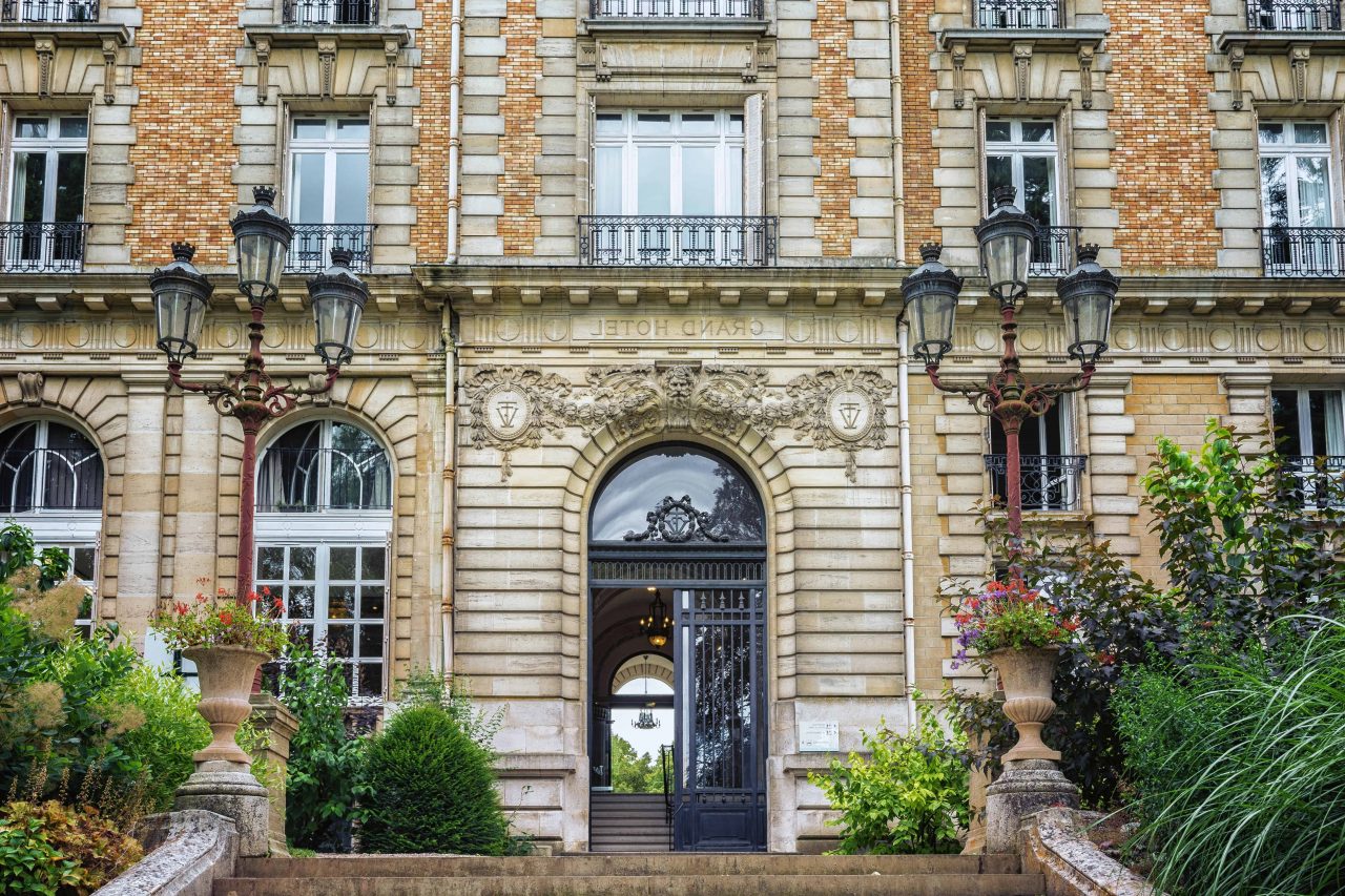 Una Recensione di “La Casa sul Confine del Castello” di Rosanna Cassano