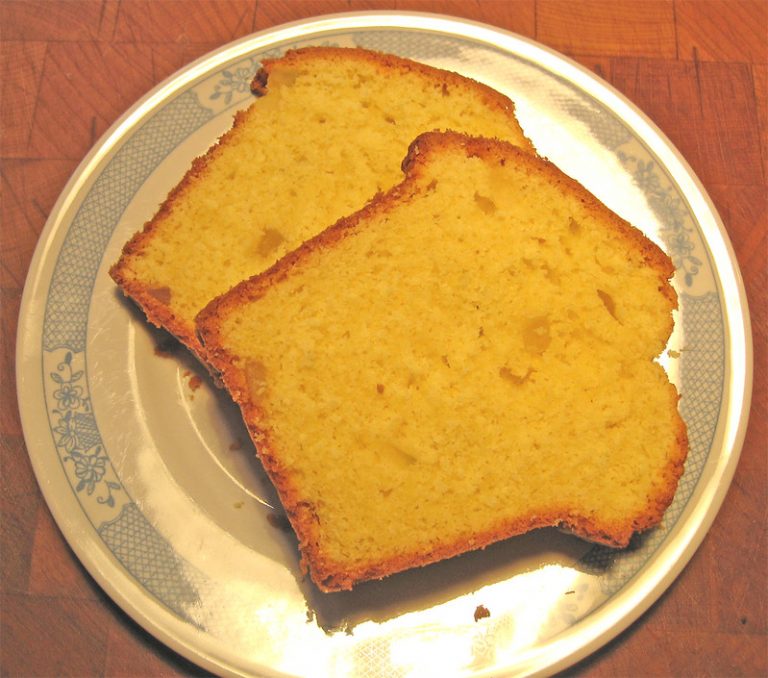 Un dolce autunnale per affrontare l’inverno: plumcake allo zenzero, mele e nocciole