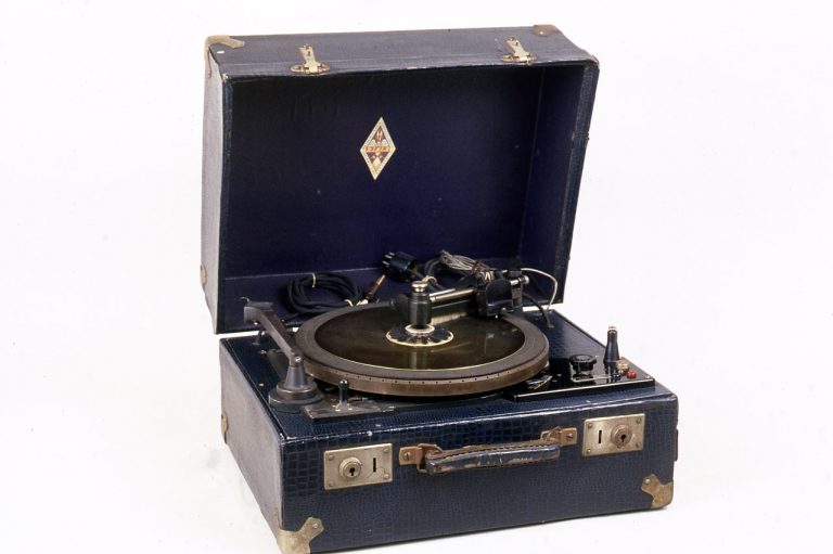 LAURA PAUSINI: “Anime Parallele,” Un Nuovo Viaggio Musicale