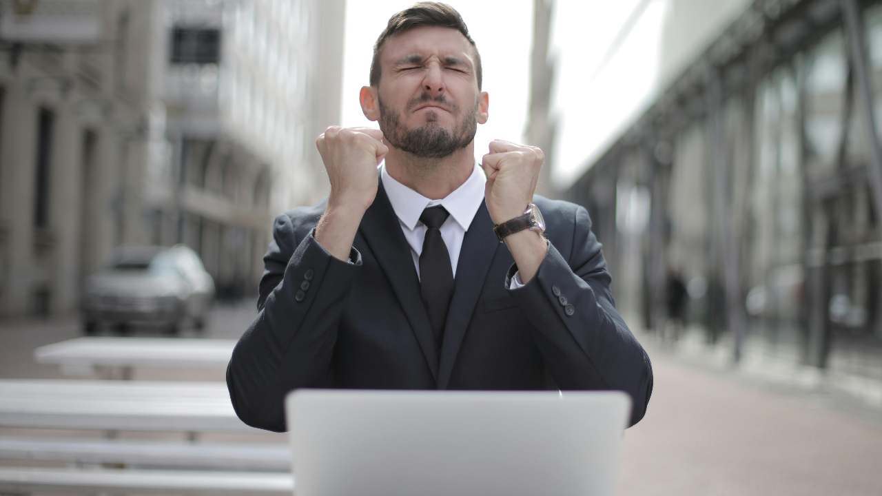 “IL LAVORO PERFETTO ESISTE”, ti impiega solo 3 ore e hai ferie e permessi pagati | Nemmeno un notaio guadagna così tanto