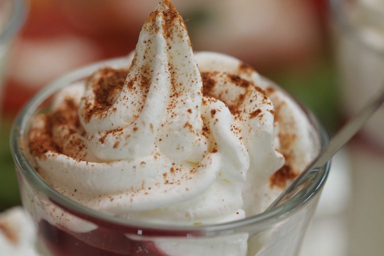 Caramello: La nuova hit estiva di Rocco Hunt, Elettra Lamborghini e Lola Indigo