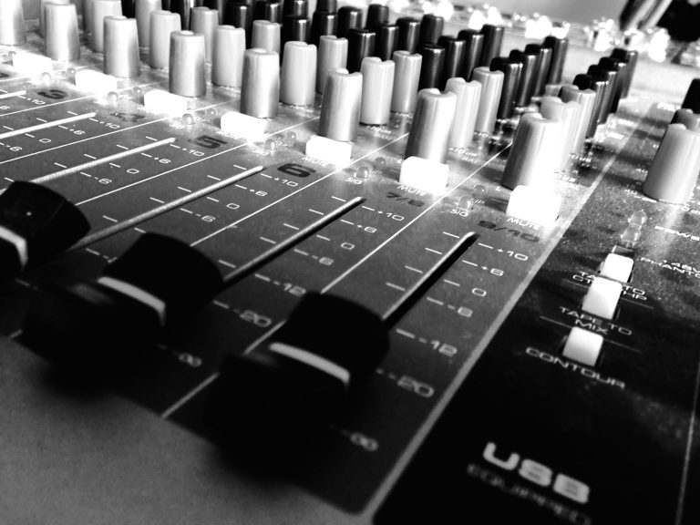 Loredana Errore: “Torniamo a Casa,” Un Nuovo Singolo e un Ritorno alle Radici