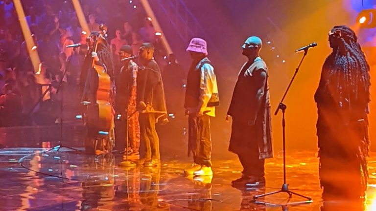 Trionfo ucraino all’Eurovision 2022: “Stefania” dei Kalush Orchestra conquista il primo posto