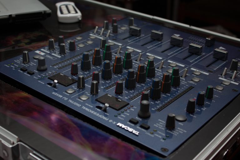 Matrimonio inaspettato: Scherzi e sorprese su TV8 con Mitch e Gibba