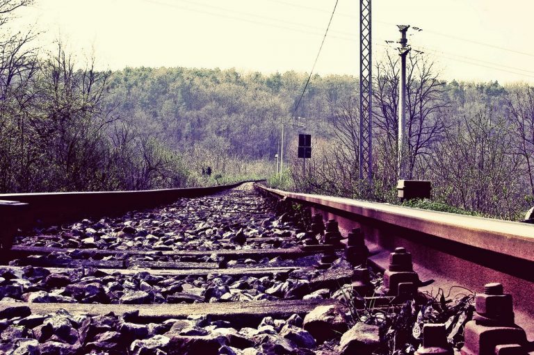 Amici: Due Studenti Lasciano la Scuola; Classifica di Popolarità Svelata