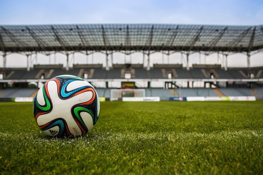 Il calcio torna in TV: “Pressing Prima Serata” inaugura la stagione su Retequattro
