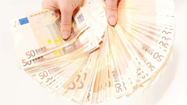 Ultim’ora: rimossi i contanti dallo Stato Italiano | Non li puoi più usare: “paga con carta o schiatta di fame”