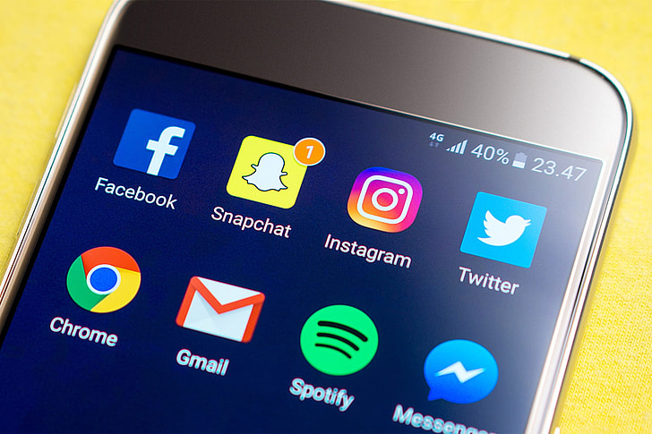 Il successo delle web star: un ecosistema di professionisti