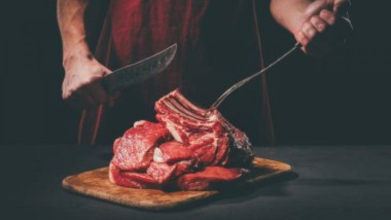 “Correte, con 20 euro mangiate ciò che volete senza sosta”: inclusi anche piatti da 100 euro | Il ristorante ha aperto le porte