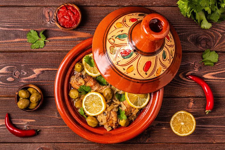 Un Viaggio Gastronomico in Marocco: Tajine Vegana di Seitan