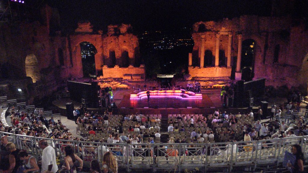 “Tale e Quale Show”: Un cast stellare e una giuria esilarante per la nuova stagione
