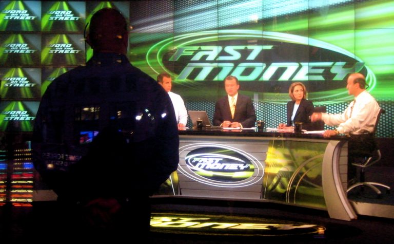 Ospiti d’eccezione al Maurizio Costanzo Show del 19 aprile: riflessioni e intrattenimento