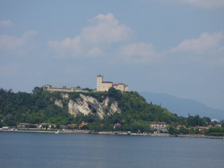 La Rocca di Angera: Storia, Arte e Meraviglie sul Lago Maggiore