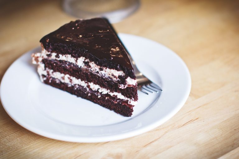 Un viaggio culinario nella memoria: “Virginia Woolf e la torta al cioccolato”