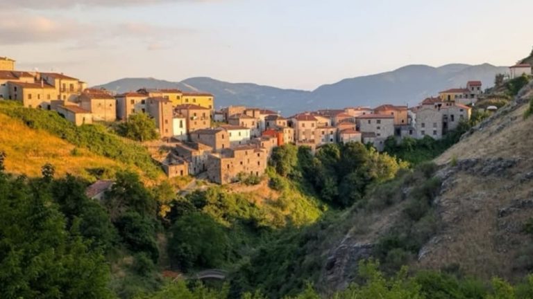 Il piccolo borgo - Foto Instagram - Emmepress.com