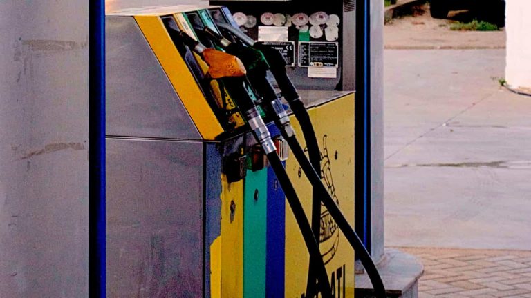 La benzina in aumento - Foto Pexels - Emmepress.com