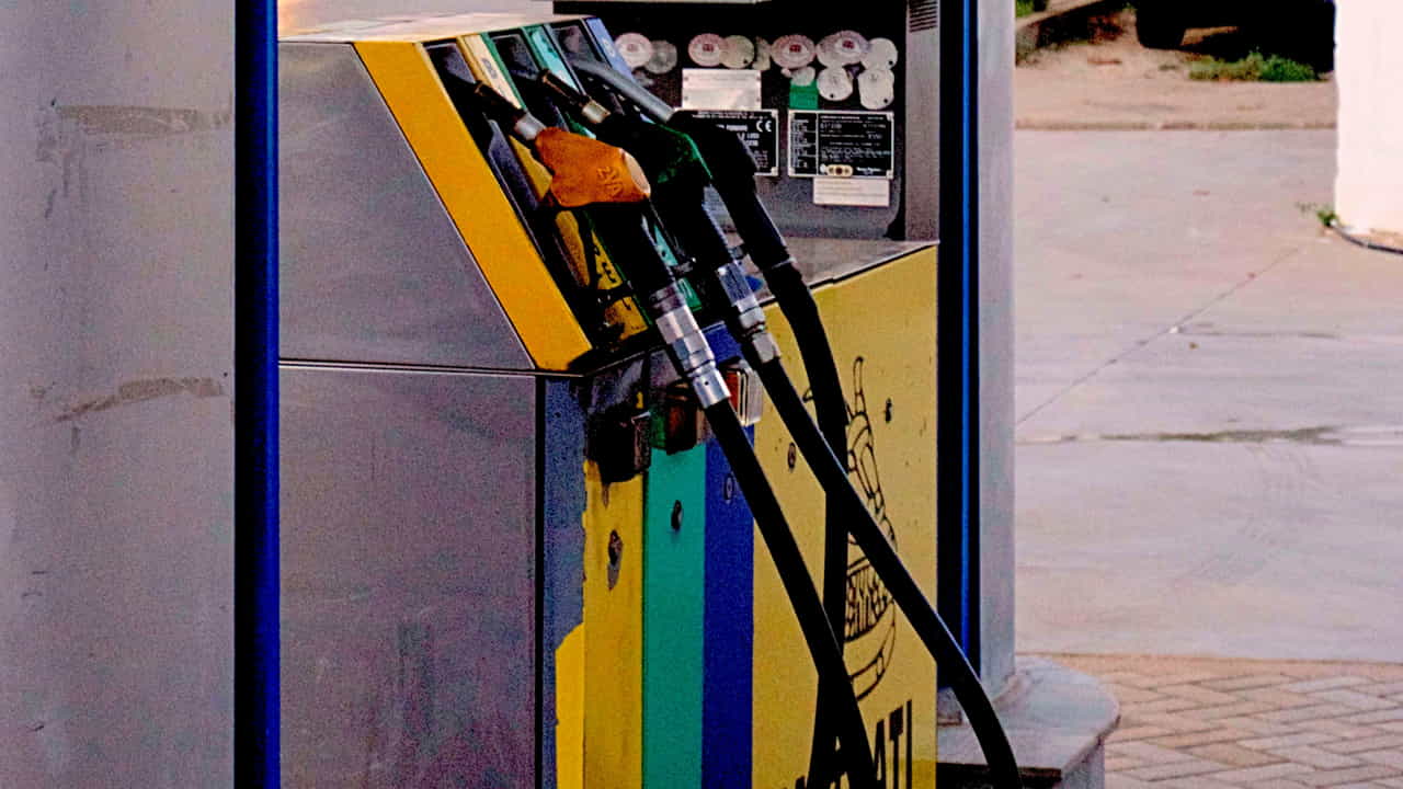 La benzina in aumento - Foto Pexels - Emmepress.com