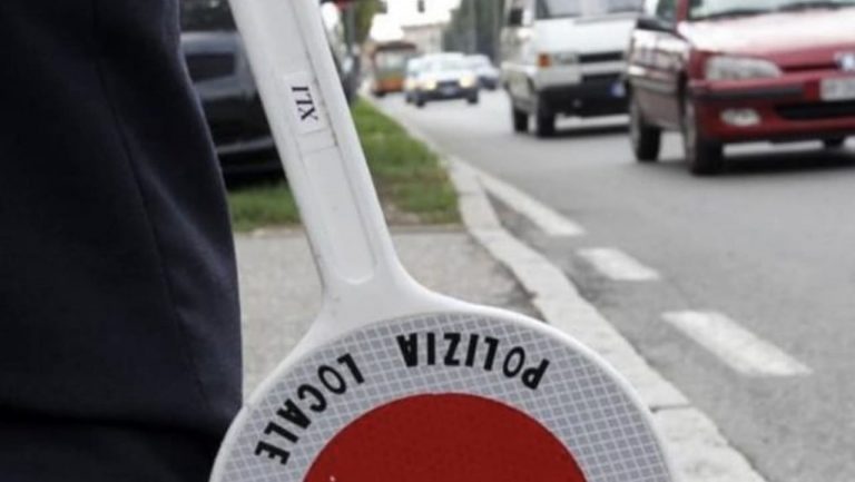 Un vigile urbano - Foto Instagram - Emmepress.com