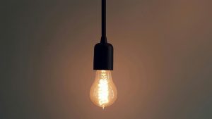 Una lampadina - Foto Pexels - Emmepress.com