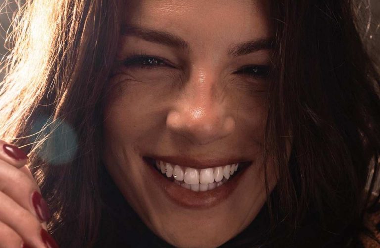 Emma Marrone con Brutta Storia