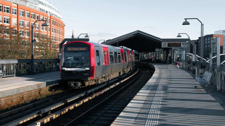 -Un treno regionale - Foto Pexels - Emmepress.com